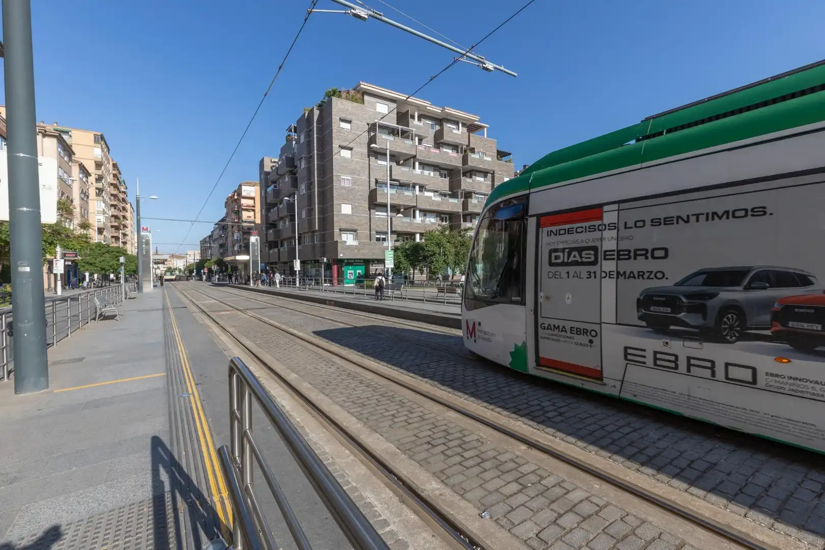 Vista exterior de Pis en venda en Granada amb Aire condicionat i Balcó