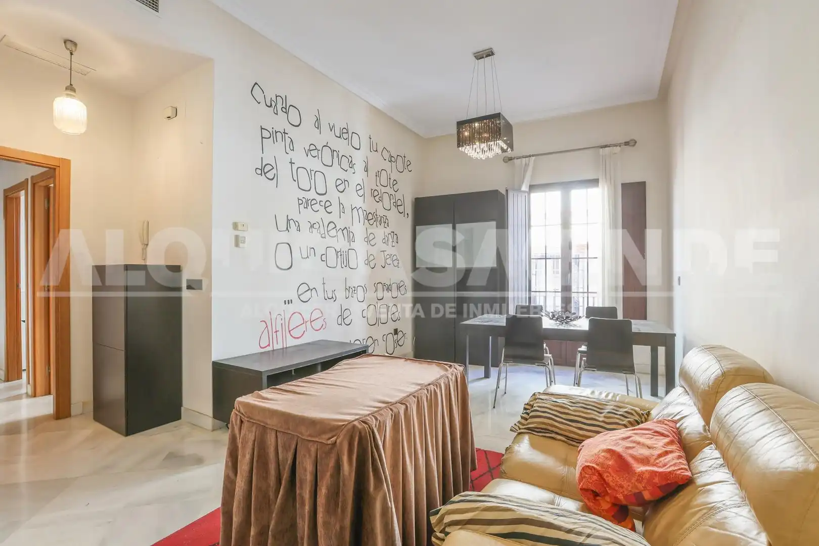 Sala d'estar de Pis de lloguer en  Sevilla Capital amb Aire condicionat, Moblat i Balcó