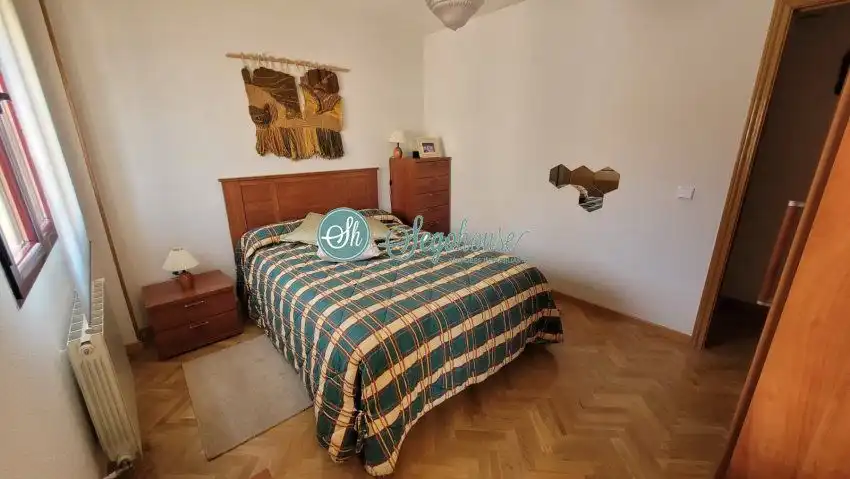 Dormitori de Casa o xalet en venda en Segovia amb Calefacció, Parquet i Terrassa