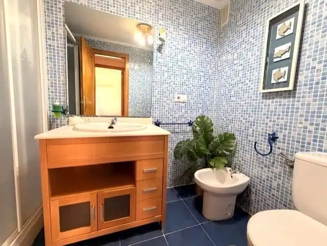 Bany de Apartament en venda en Villajoyosa / La Vila Joiosa amb Aire condicionat, Terrassa i Moblat