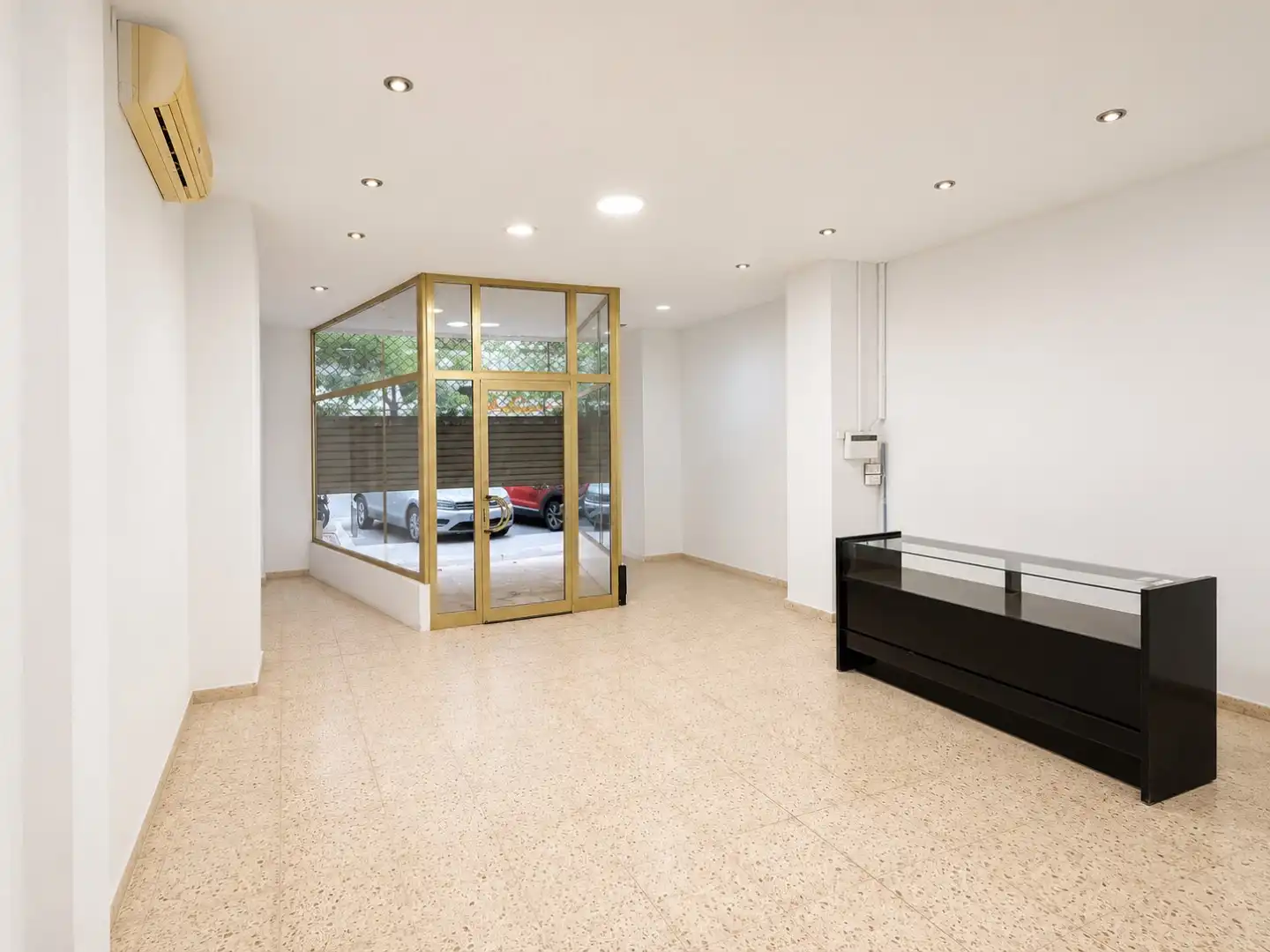 Commercial properties for rent in Valencia  with Air Conditioner