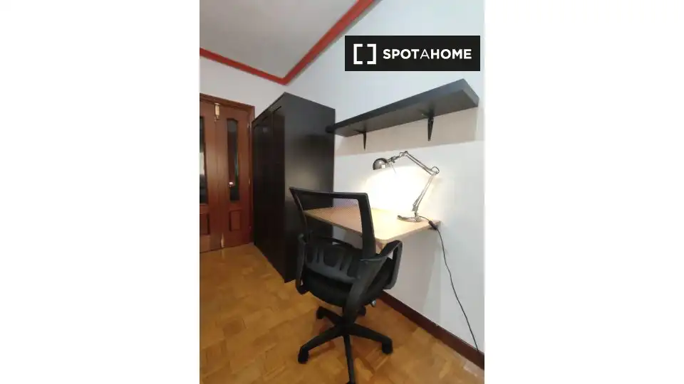 Bedroom of Flat for share in Alcalá de Henares  with Air Conditioner, Heating and Furnished