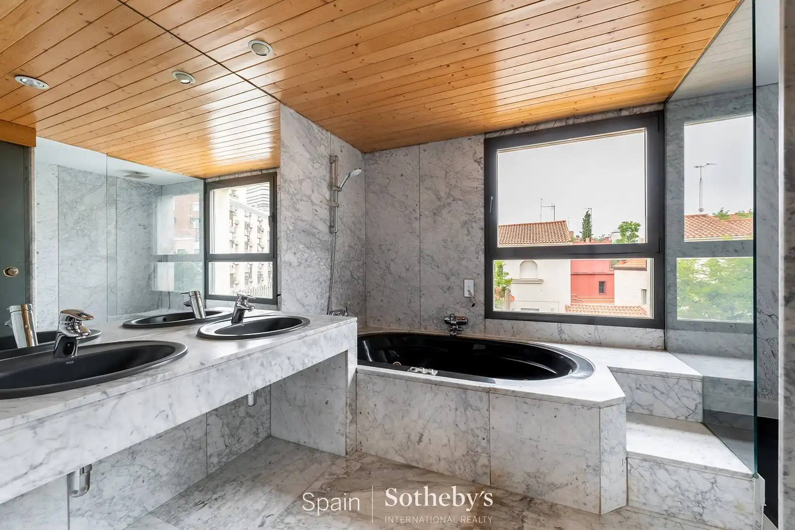 Bathroom of Houses for rent in Madrid  with Air Conditioner, Heating and Private garden