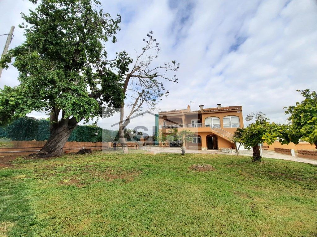 Vista exterior de Casa o xalet en venda en Alzira amb Aire condicionat, Terrassa i Piscina