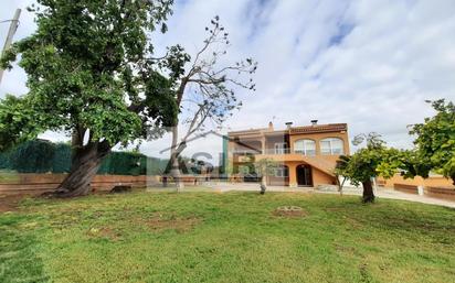 Vista exterior de Casa o xalet en venda en Alzira amb Aire condicionat, Terrassa i Piscina