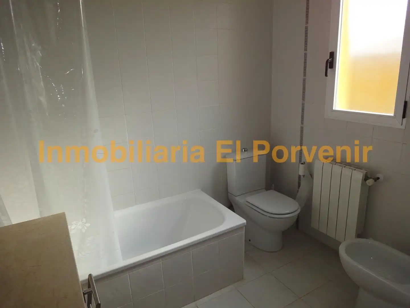 Baño de Casa adosada en venta en Torrent con Calefacción, Jardín privado y Terraza