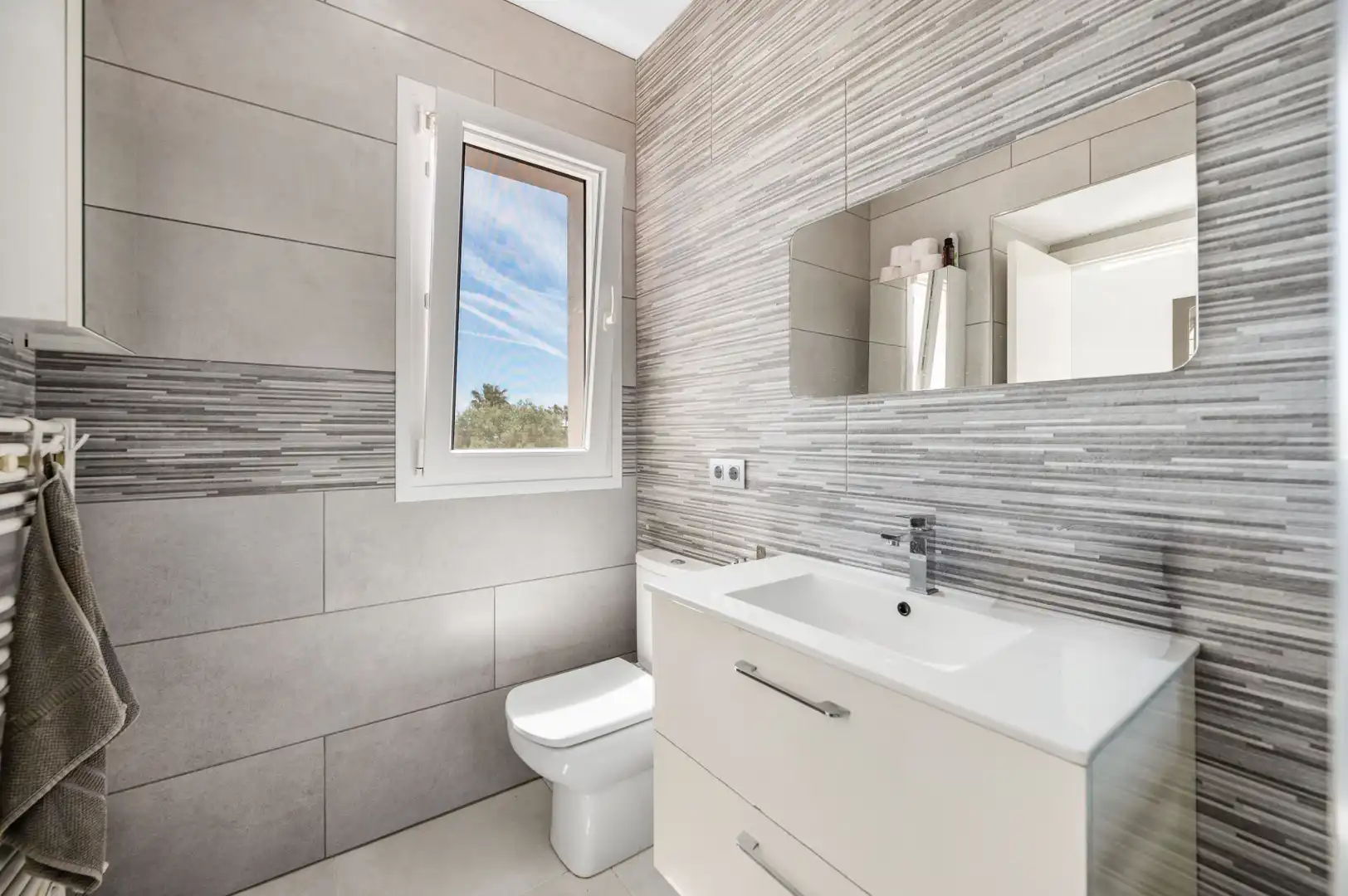 Bathroom of Houses for sale in Estepona  with Air Conditioner, Private garden and Terrace