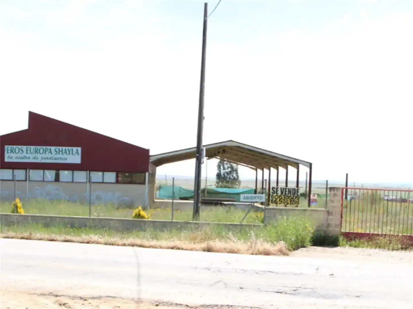 Vista exterior de Nau industrial en venda en Cáceres