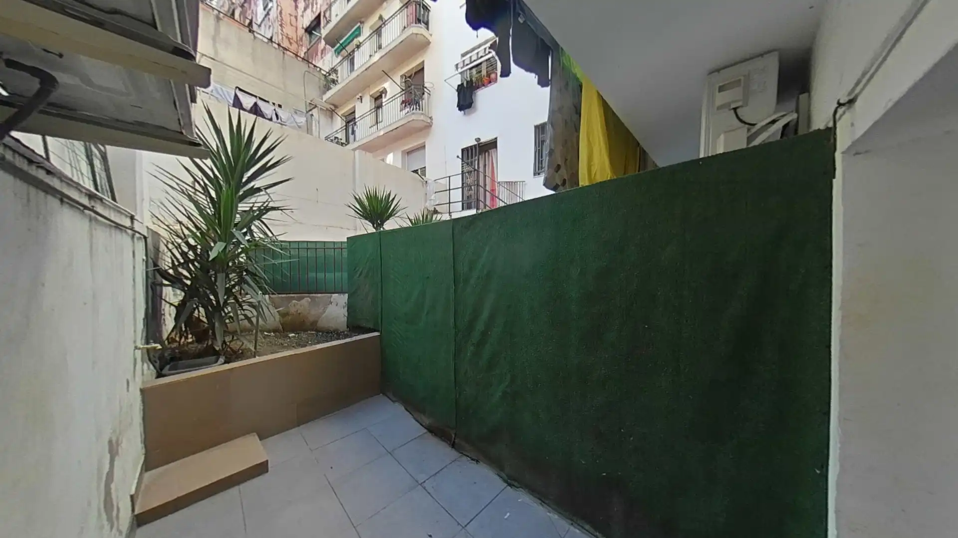 Exterior view of Ground floor for sale in Barcelona  with Air Conditioner and Alarm