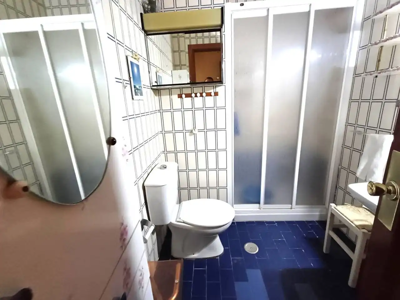 Baño de Ático en venta en Huelva con Calefacción, Terraza y Balcón
