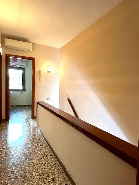 Einfamilien-Reihenhaus zum Verkauf in Sant Boi de Llobregat mit Klimaanlage, Heizung und Terrasse