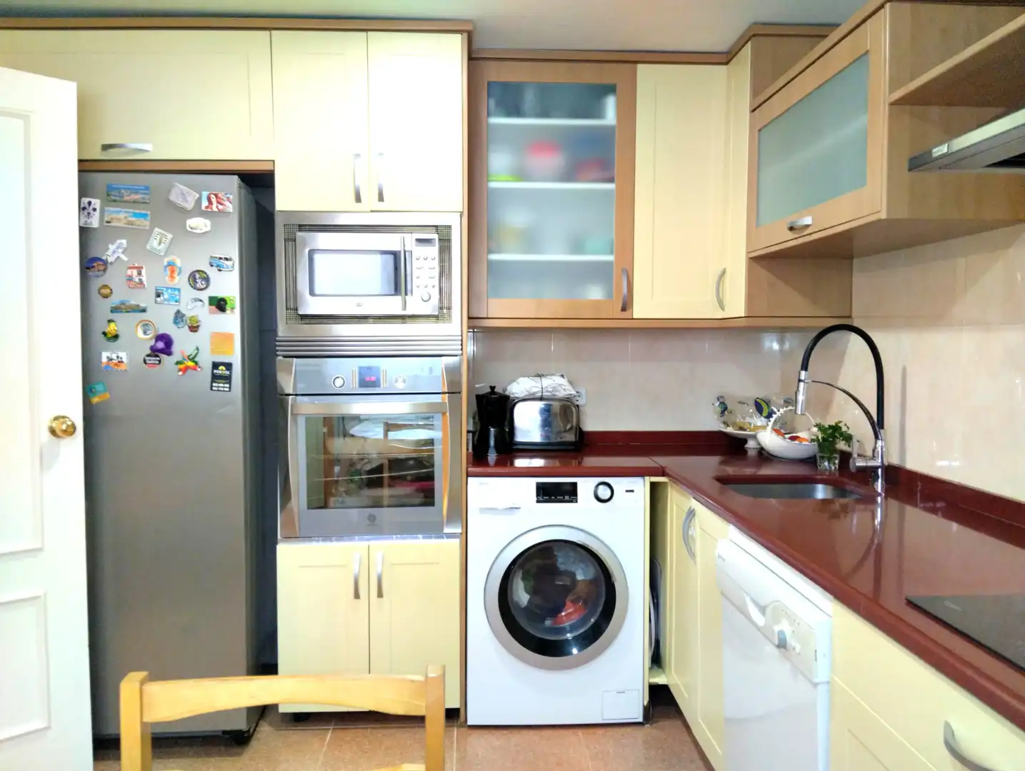 Cocina de Casa adosada en venta en San Lorenzo de El Escorial con Aire acondicionado, Calefacción y Jardín privado