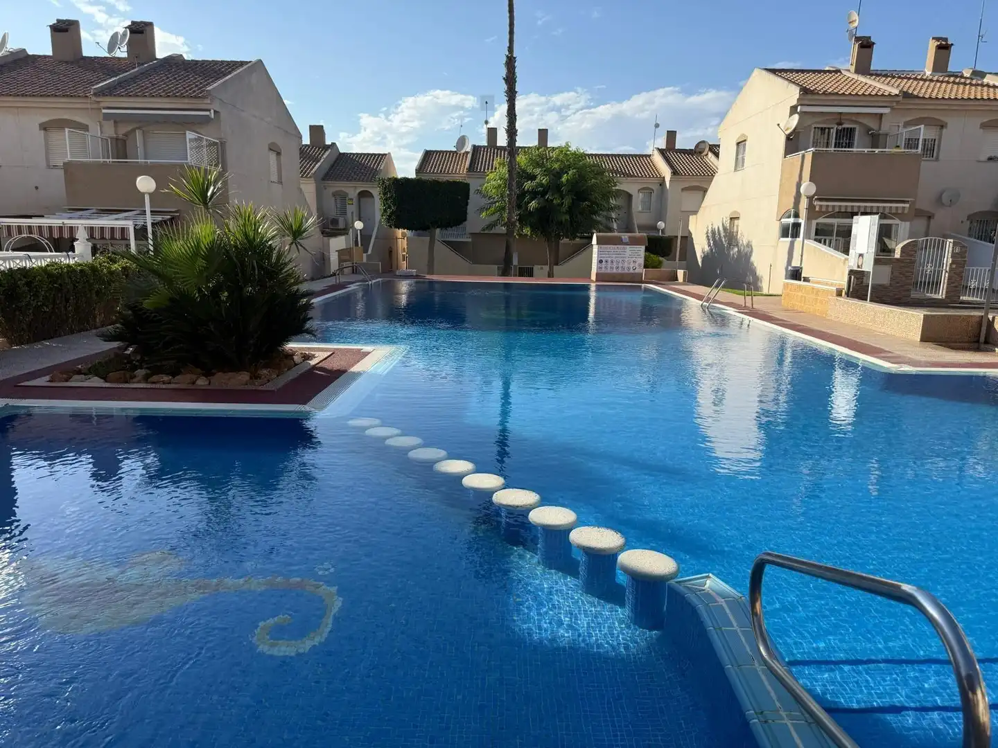 Bungalow amb piscina en venda a Calle Maite Pagazaurtundua Ruiz