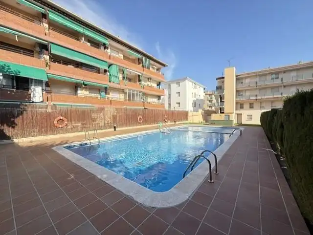 Schwimmbecken von Wohnung zum Verkauf in El Vendrell mit Klimaanlage, Heizung und Privatgarten