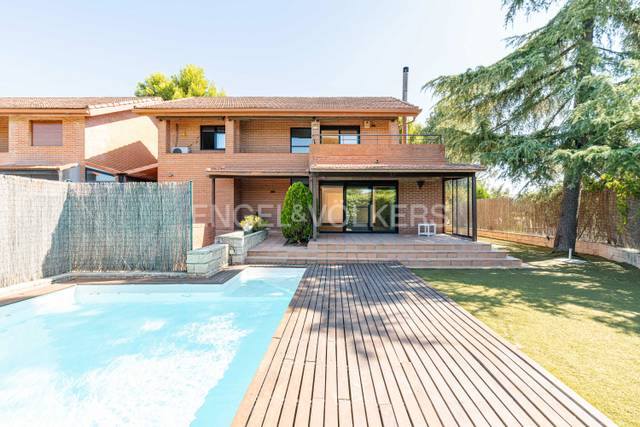 Casa adosada en Alquiler en Calle de Prado del Rey en Prado de Somoaguas