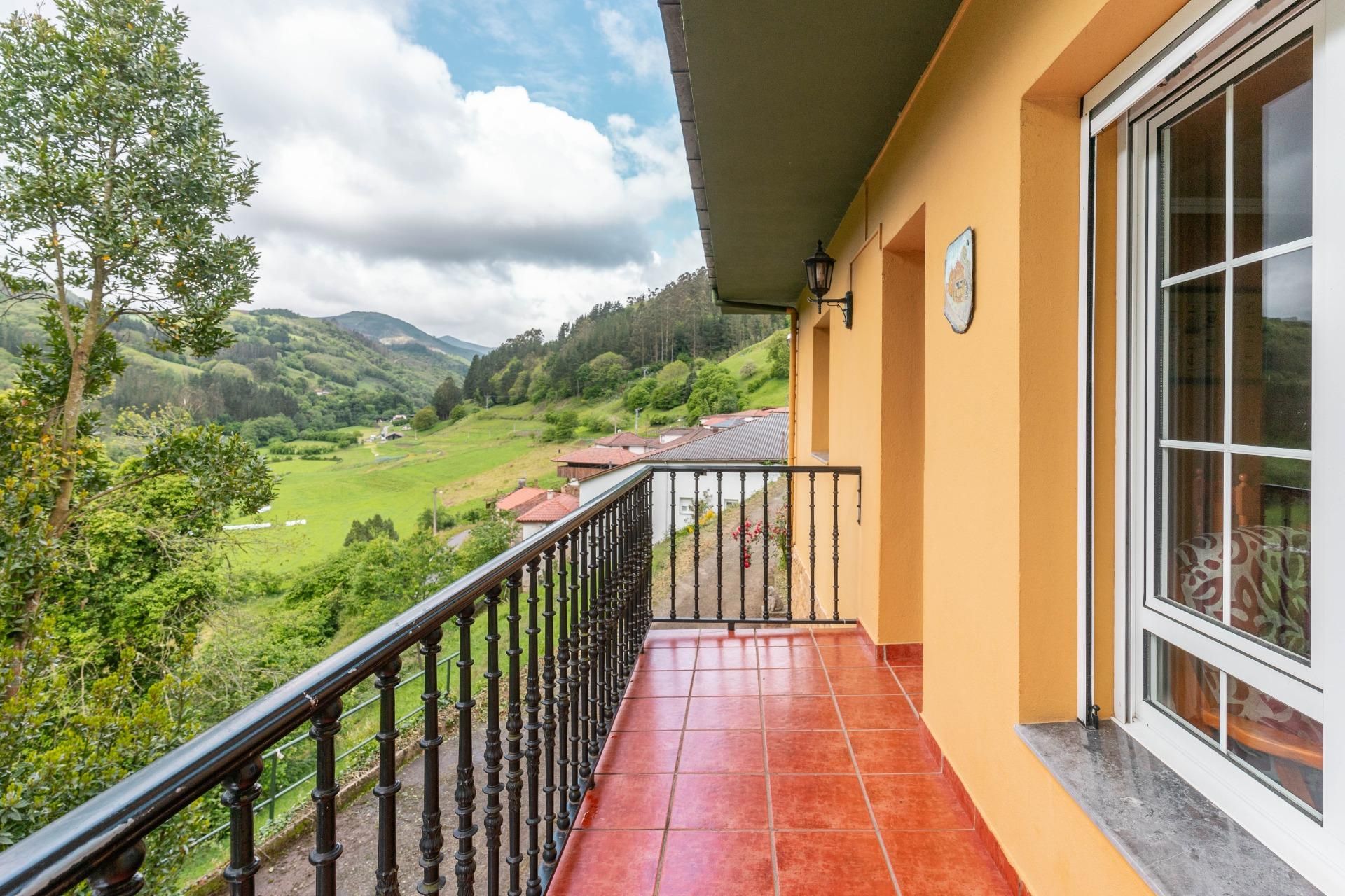 Terrassa de Casa o xalet en venda en Tineo amb Calefacció, Jardí privat i Terrassa