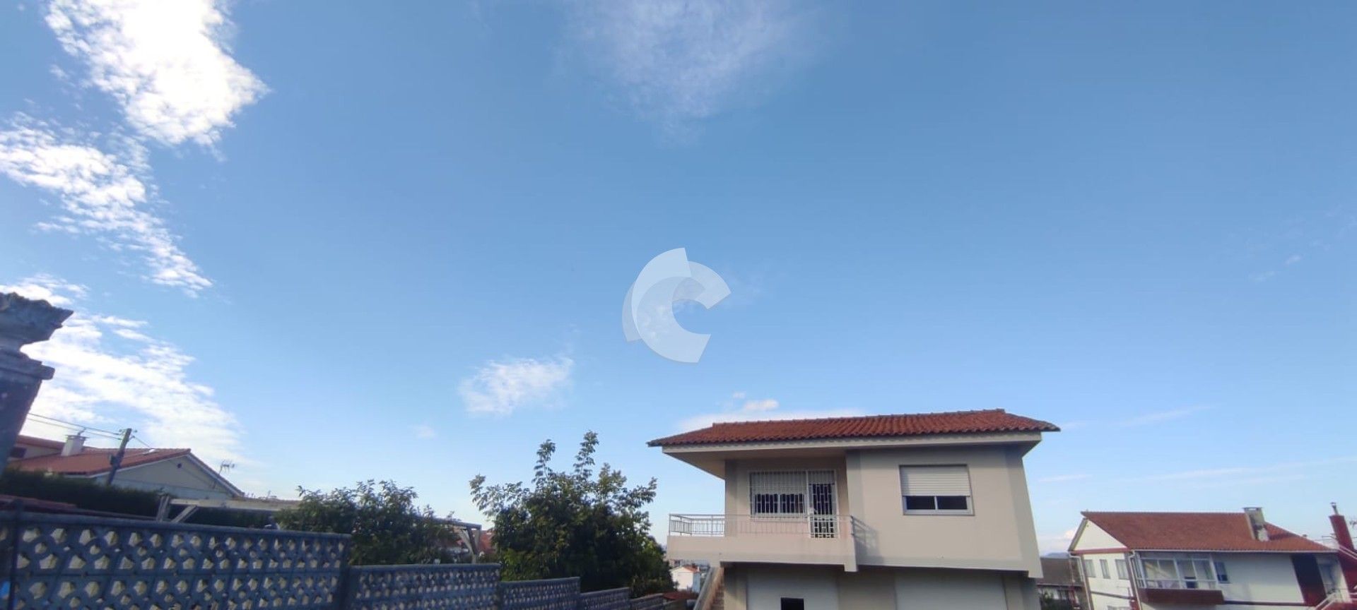 Vista exterior de Casa o xalet en venda en Vigo  amb Jardí privat