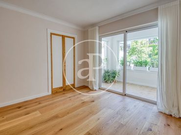 Wohnung mit Balkon zum Verkauf in Carrer de Verdi