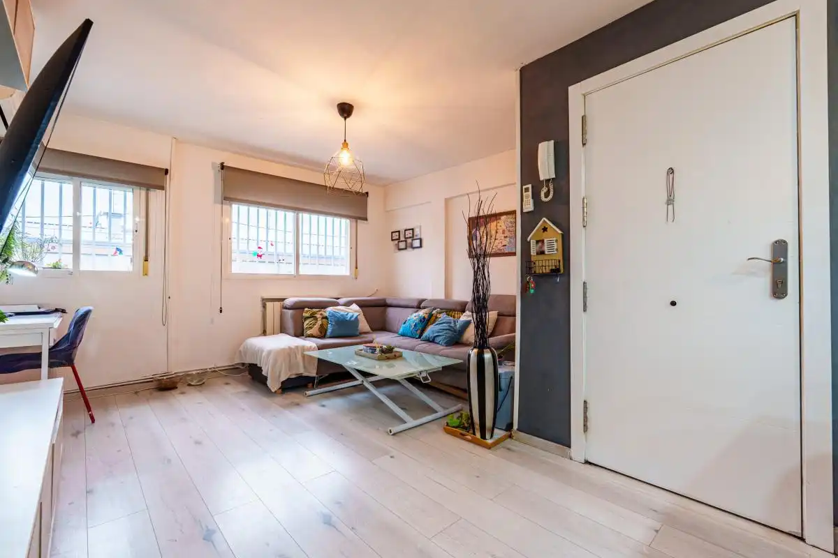 Living room of Flat for sale in  Madrid Capital  with Air Conditioner, Heating and Furnished