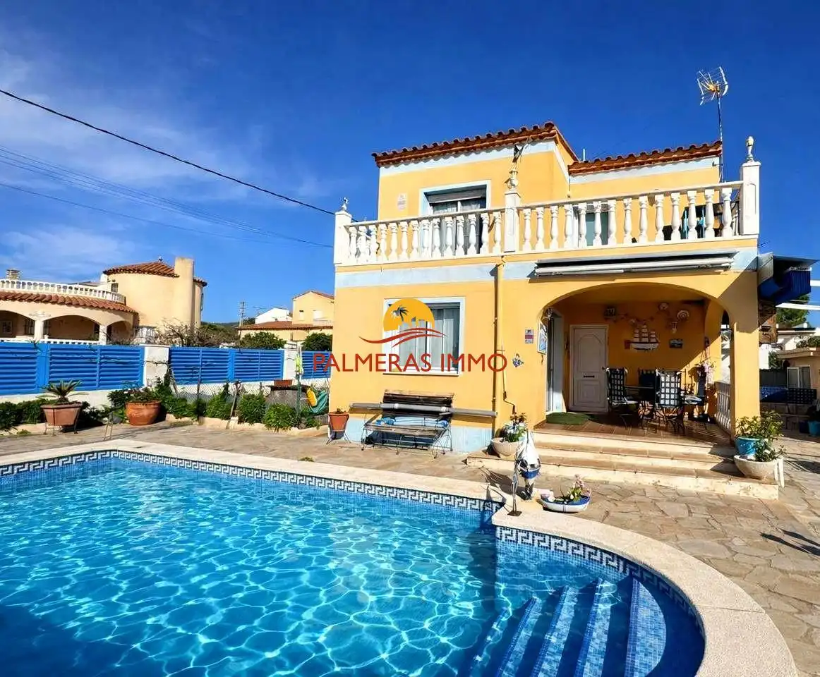 Villa mit Pool zum Verkauf in Les Tres Cales
