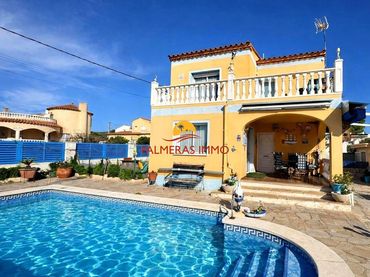 Chalet con piscina en venta en Les Tres Cales