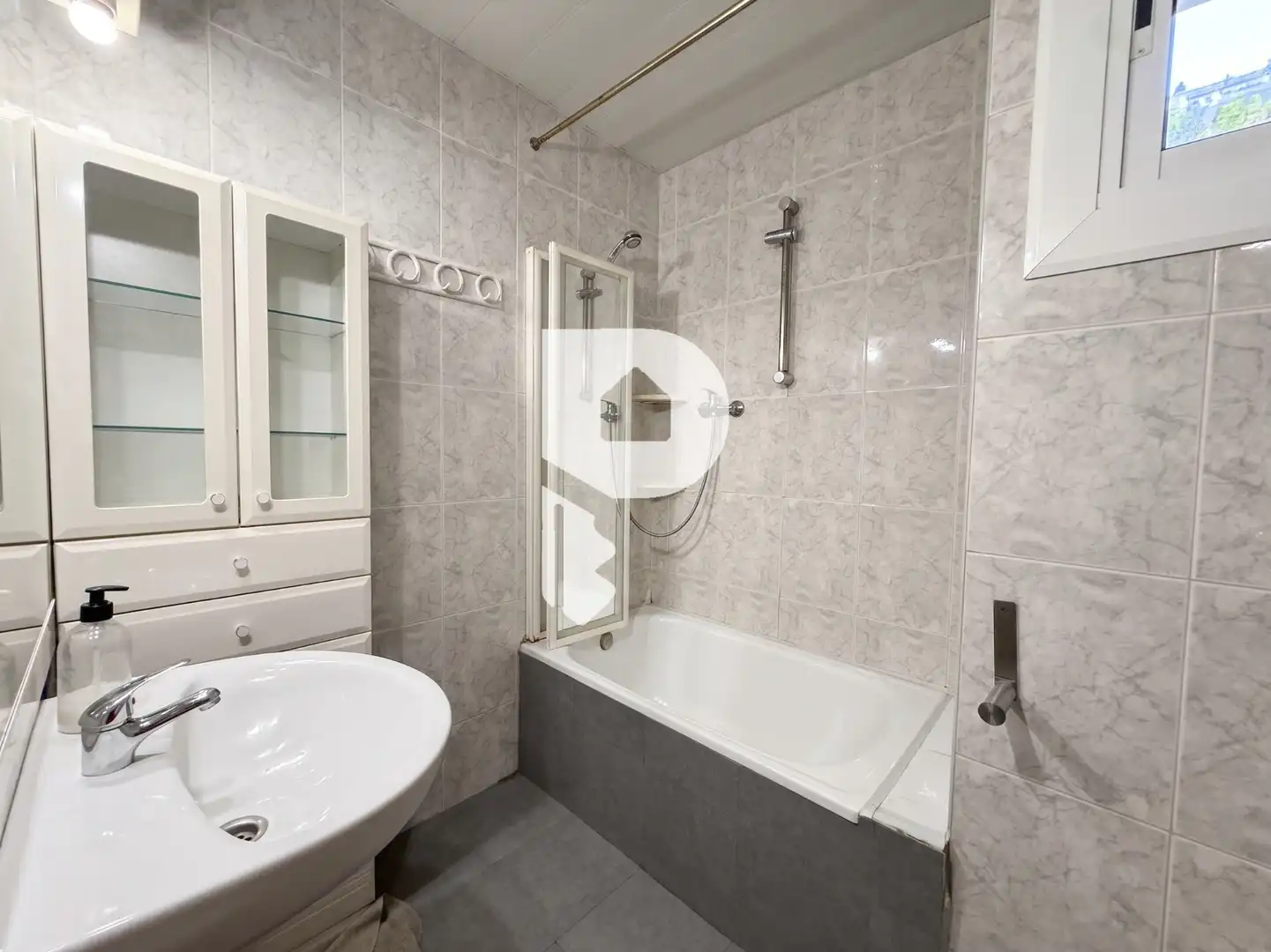 Baño de Apartamento en venta en Sant Vicenç Dels Horts con Calefacción y Internet