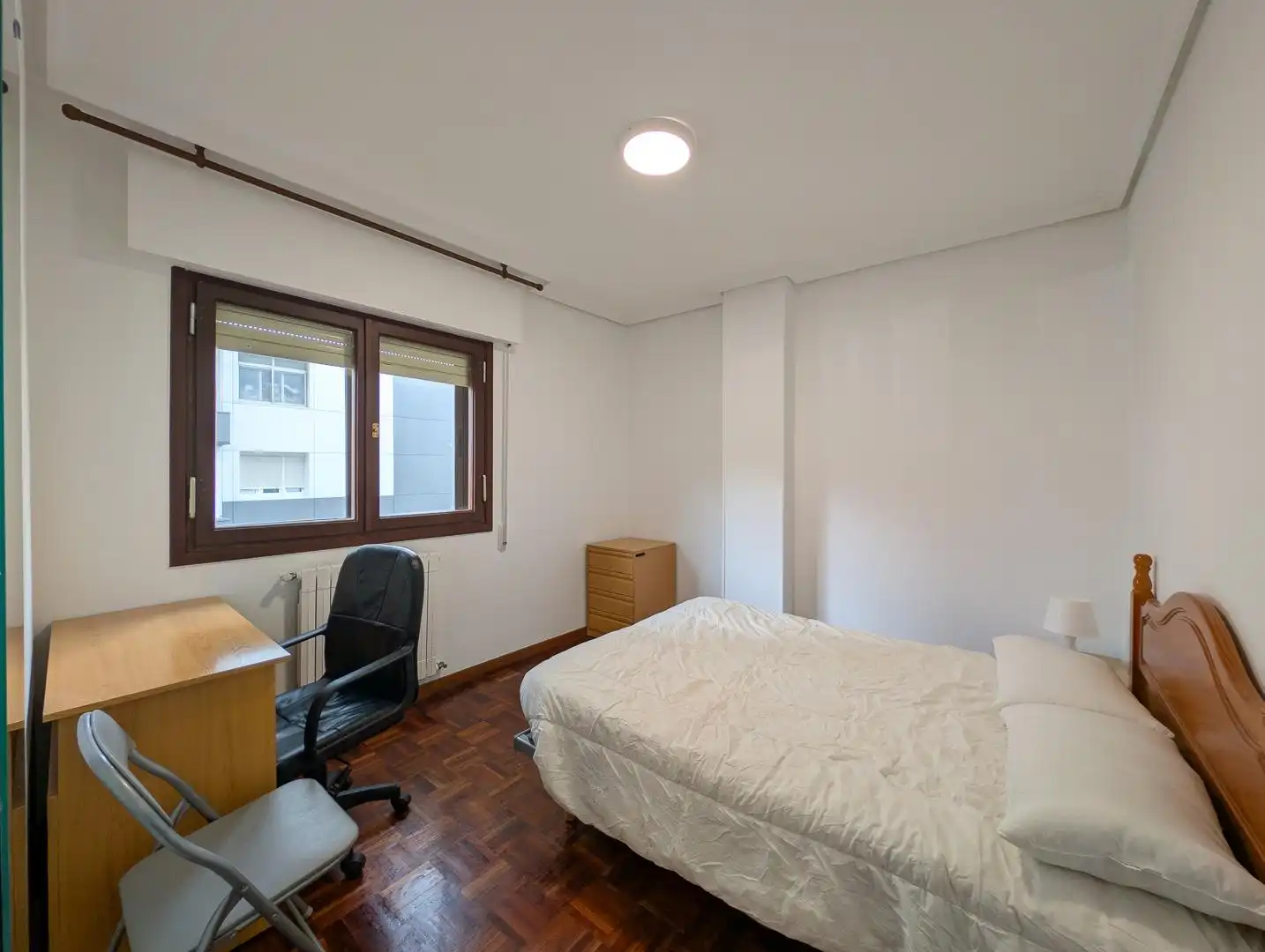 Schlafzimmer von Wohnung zur Miete in Santander mit Heizung, Parkett und Möbliert
