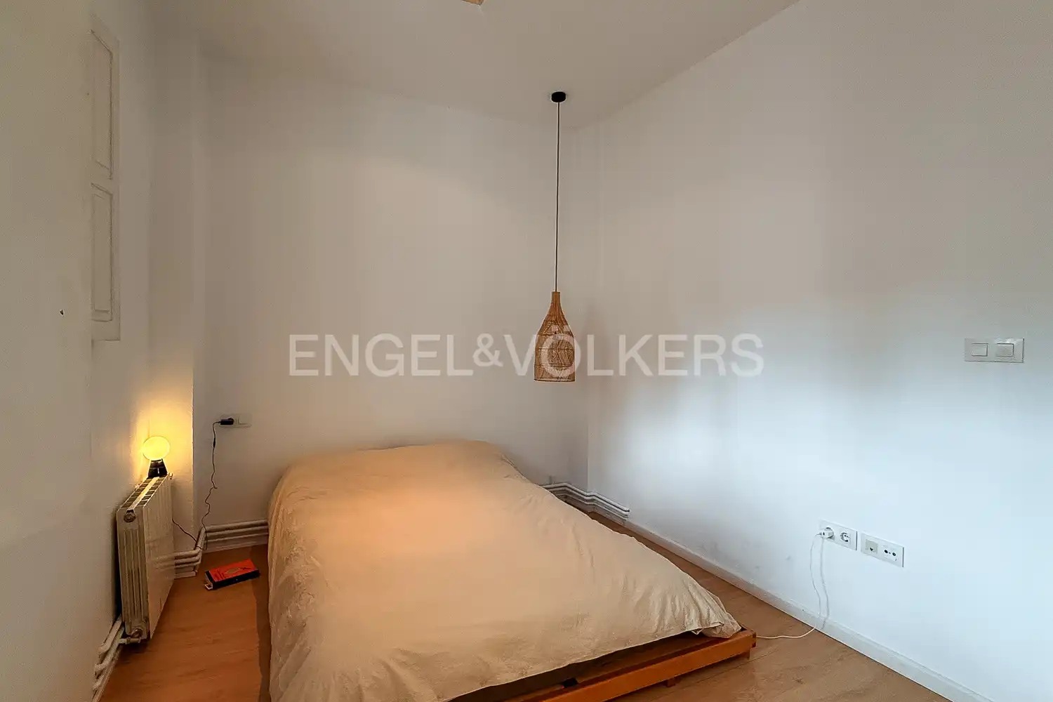 Schlafzimmer von Wohnung zur Miete in Valencia mit Heizung, Möbliert und Balkon
