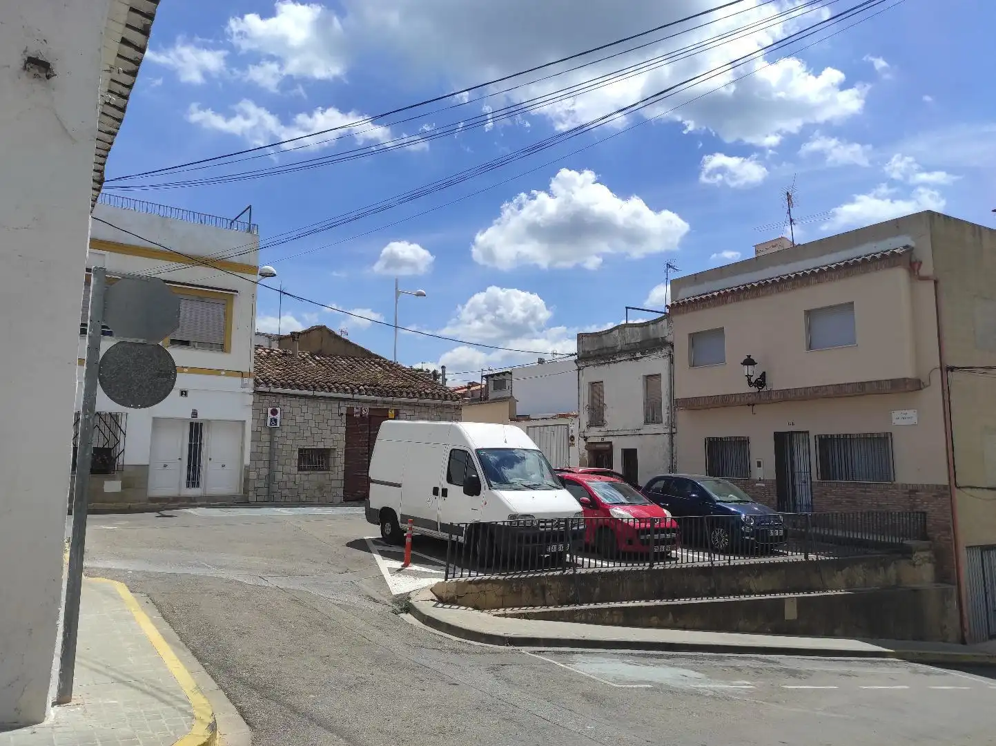 Vista exterior de Casa adosada en venda en Montserrat amb Terrassa