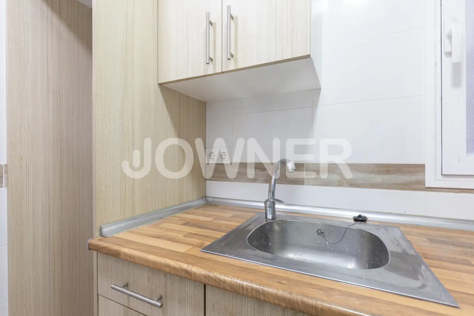 Kitchen of Office for rent in Madrid  with Air Conditioner and Heating