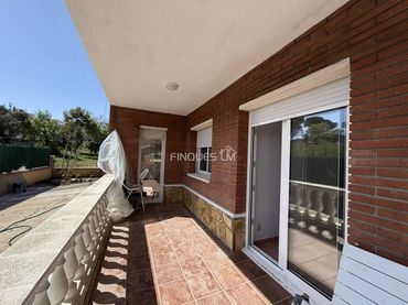Casa amb jardí en venda a Calle Consell de Cent 1