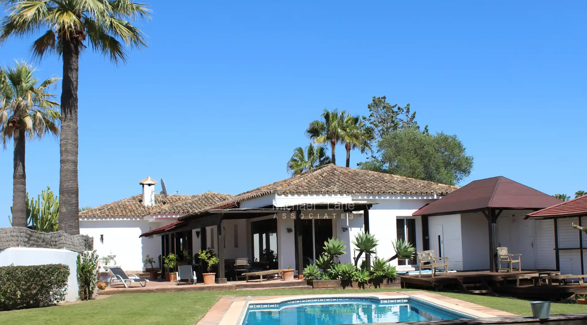Chalet con piscina en venta en Sotogrande Costa