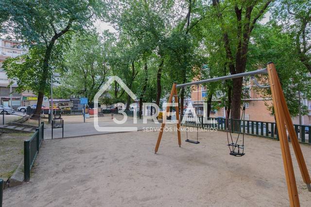 Piso en Venta en Calle ALCALDE MARTIN DE ALZAGA en Valdezarza