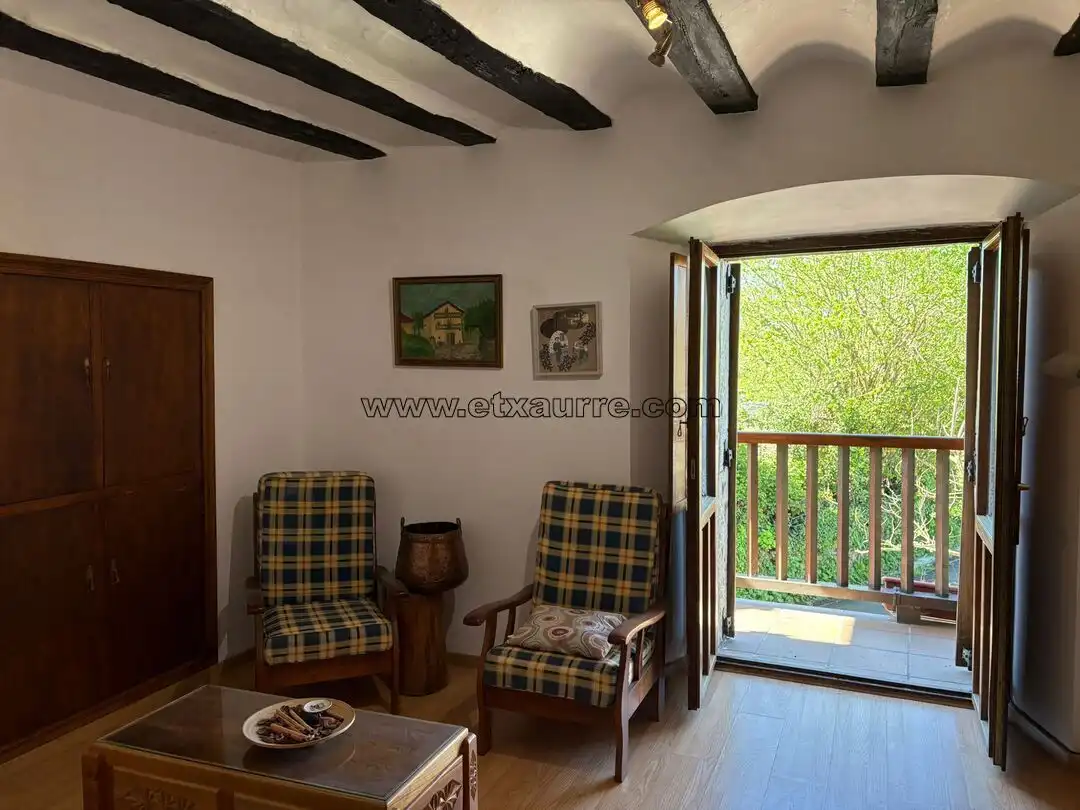 Wohnzimmer von Country house zum Verkauf in Ayala / Aiara mit Heizung