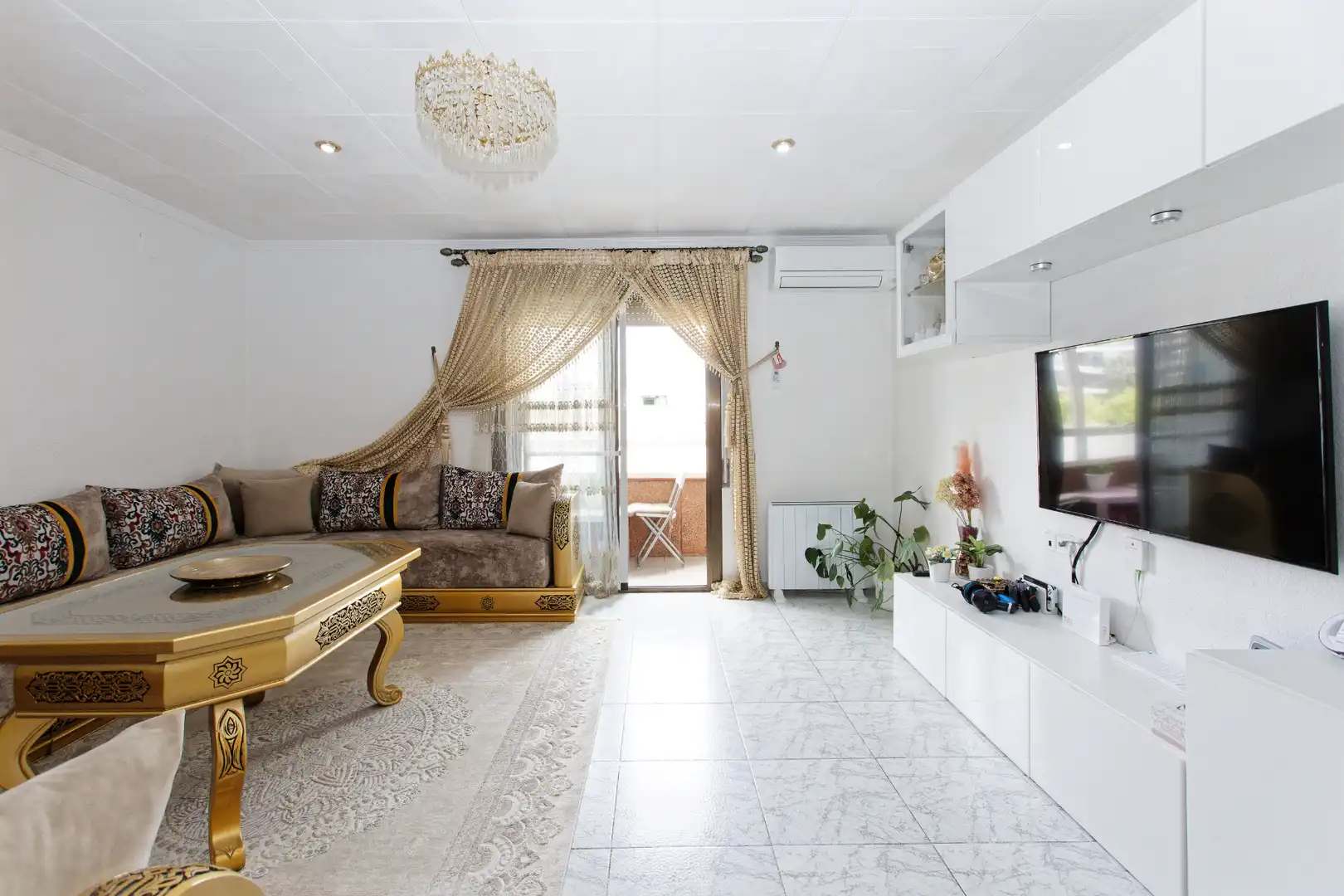 Living room of Flat for sale in Terrassa  with Air Conditioner and Balcony