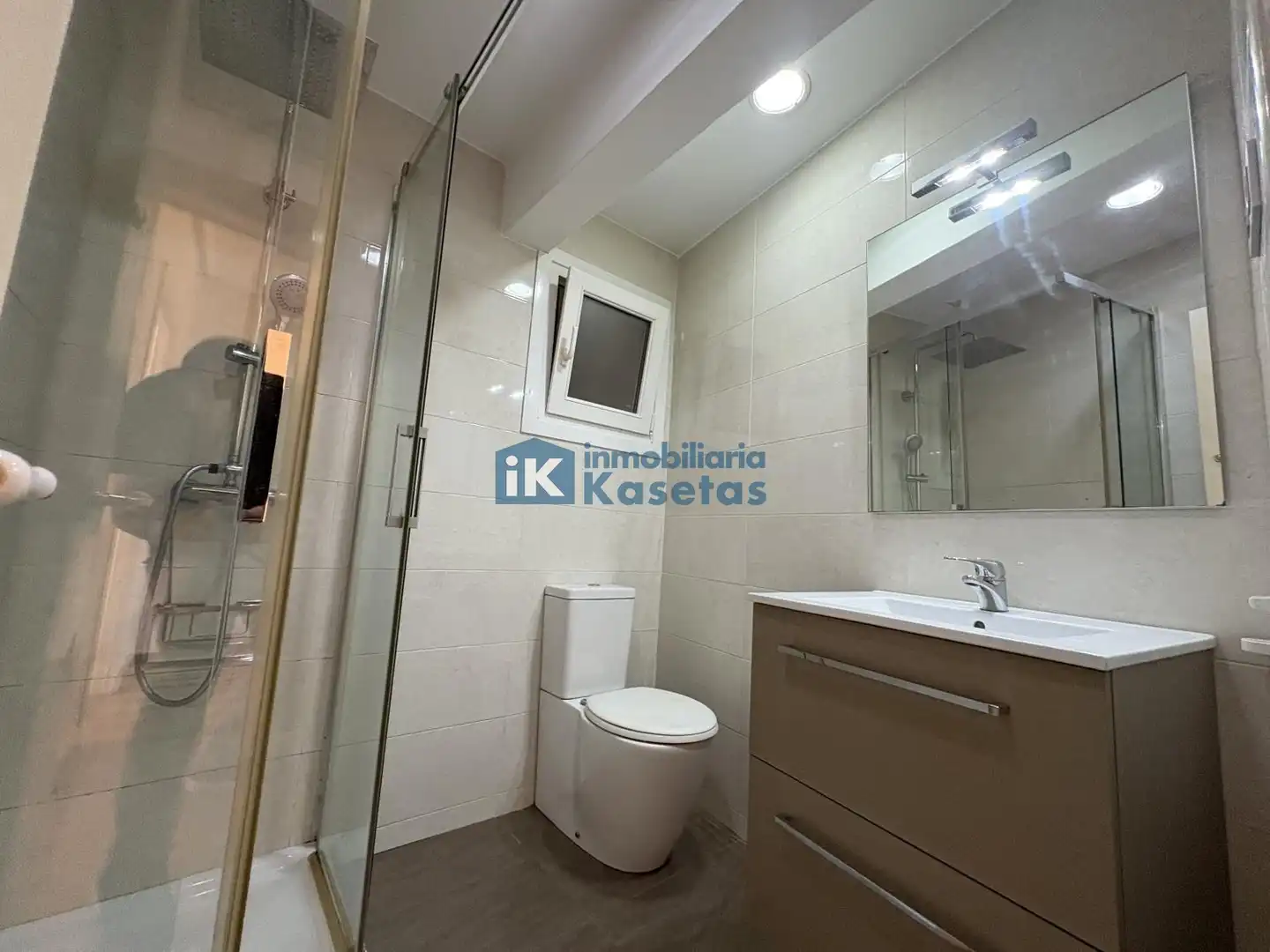 Baño de Piso en venta en Basauri  con Calefacción