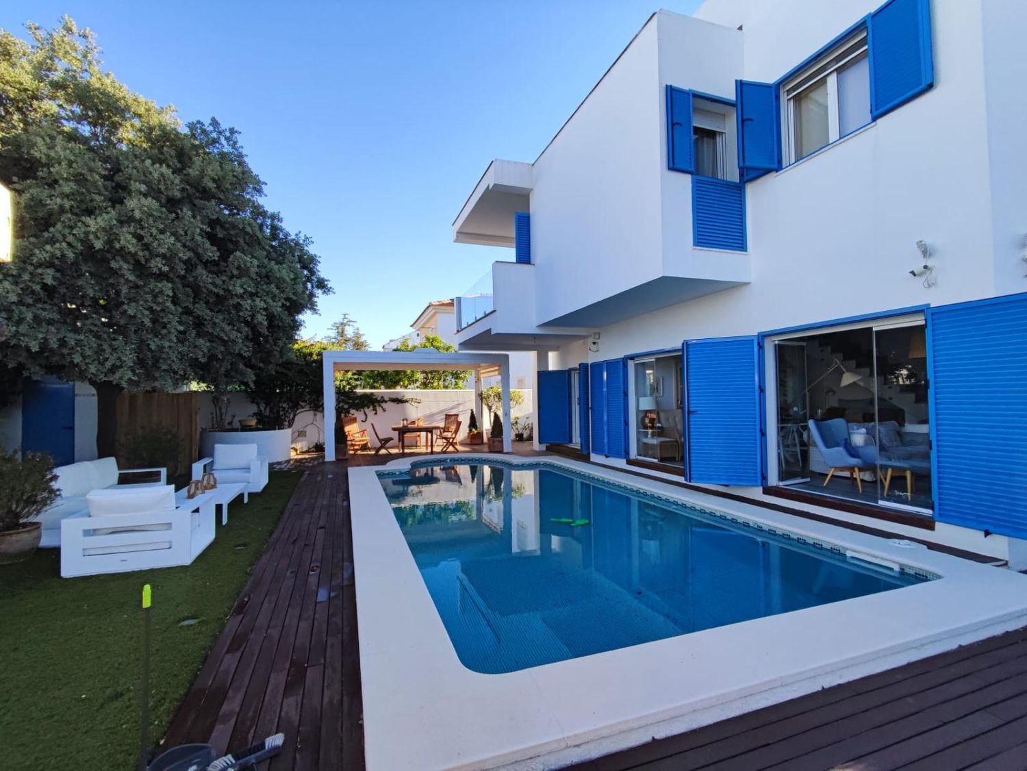 Swimming pool of House or chalet for sale in Islantilla  with Air Conditioner, Heating and Terrace