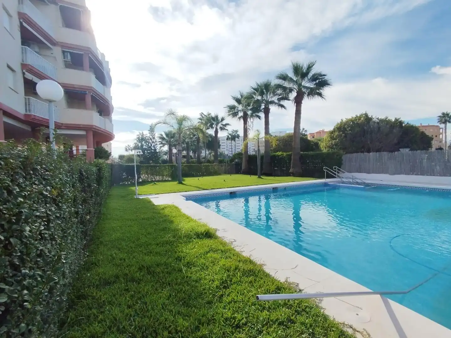 Piscina de Pis en venda en Salobreña amb Jardí privat, Terrassa i Moblat