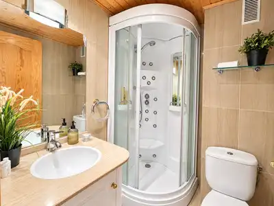Badezimmer von Wohnungen zum Verkauf in Mijas Golf