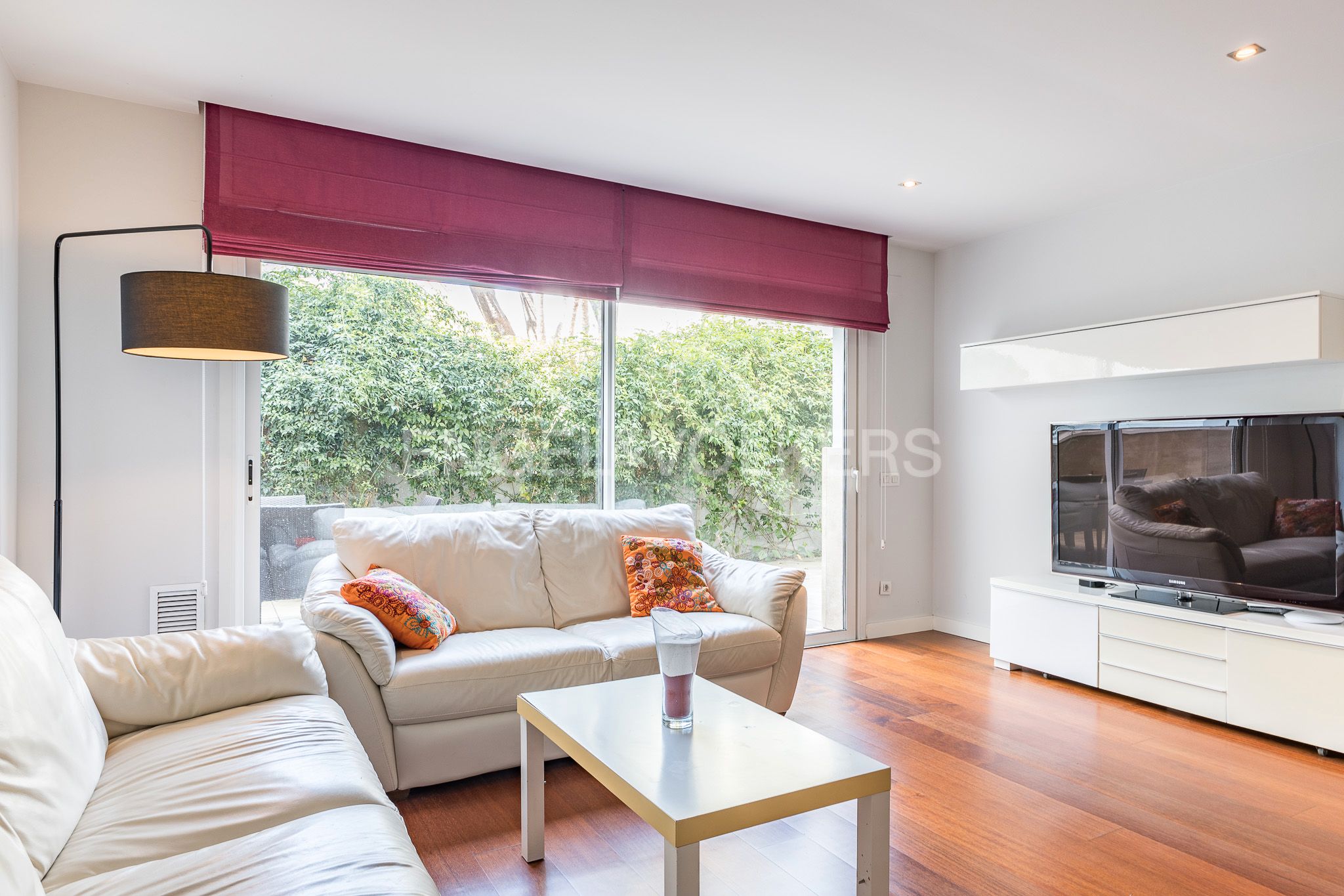 Sala de estar de Dúplex en venta en Sitges con Aire acondicionado, Calefacción y Parquet