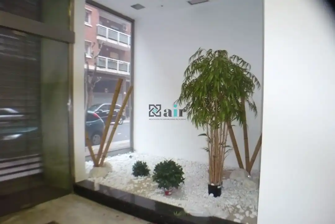Business premises to rent in Calle Lardero, imagen 12
