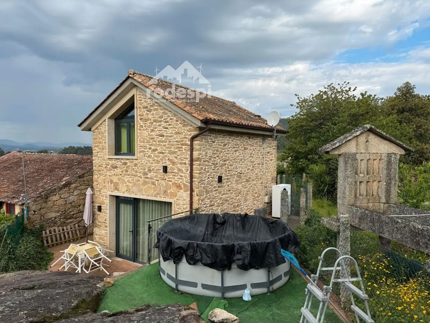 Vista exterior de Casa o xalet en venda en Arbo amb Terrassa, Traster i Piscina