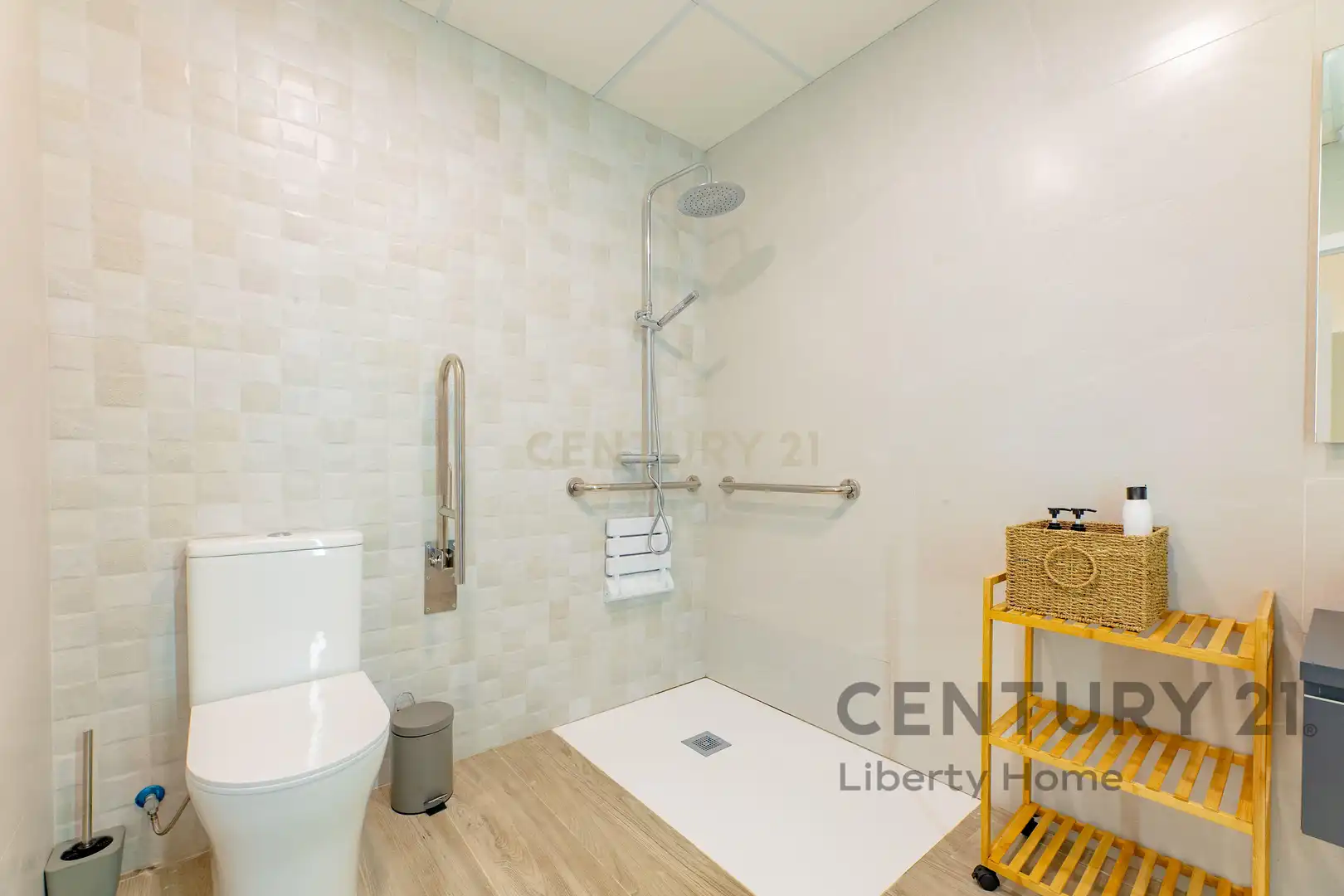 Baño de Apartamento en venta en Valencia con Aire acondicionado, Horno y Lavadora