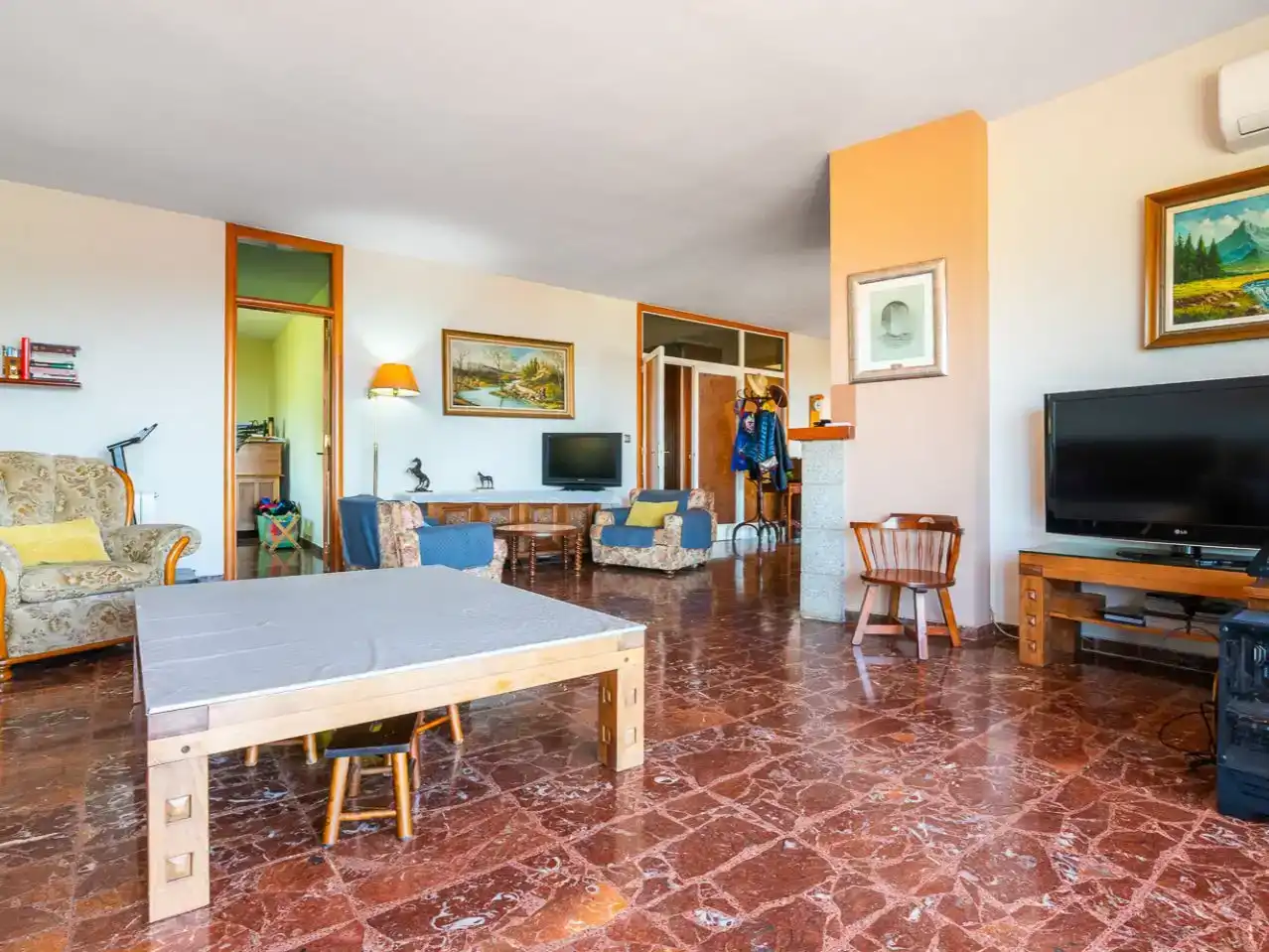 Sala d'estar de Planta baixa en venda en Argentona amb Aire condicionat, Terrassa i Piscina