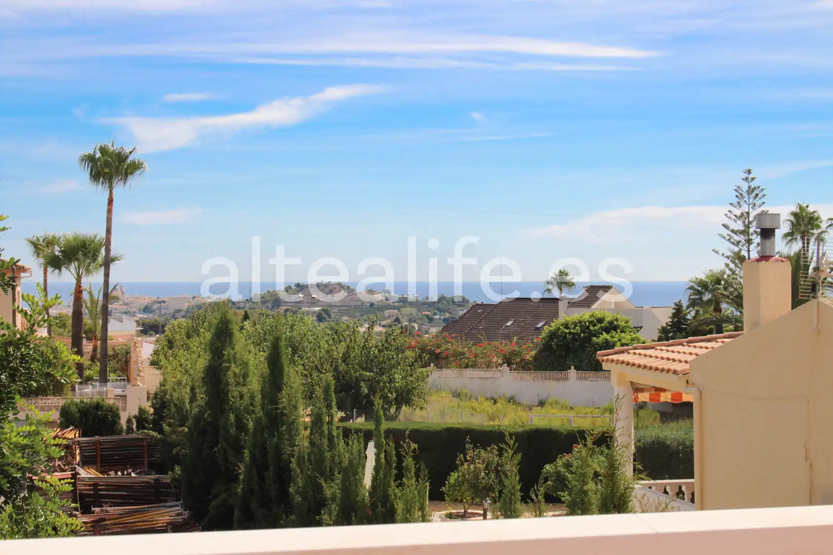 Außenansicht von Haus oder Chalet zum Verkauf in La Nucia mit Privatgarten, Terrasse und Abstellraum
