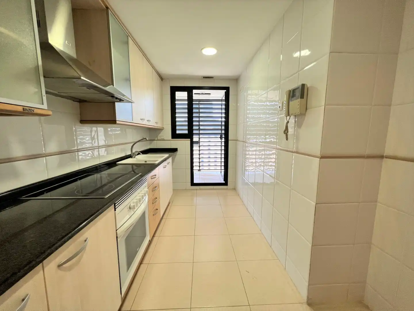Kitchen of Flat for rent in Valencia  with Air Conditioner, Oven and Washing machine