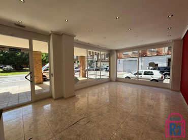 Local comercial en venda a Jorge de Montemayor