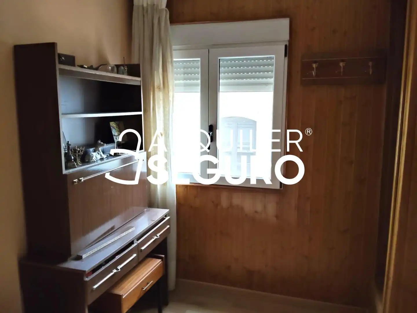 Habitación de Piso de alquiler en Chelva con Aire acondicionado, Trastero y Amueblado