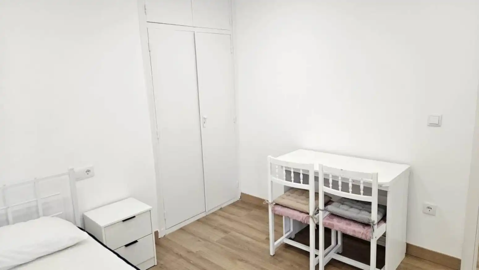 Schlafzimmer von Wohnung zur Miete in Salamanca mit Heizung, Möbliert und Balkon