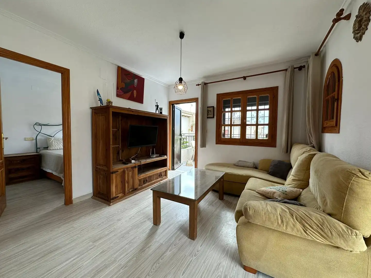 Sala d'estar de Pis de lloguer en Torrevieja amb Aire condicionat, Calefacció i Terrassa